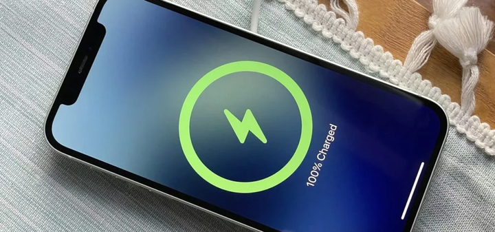 make-your-iphone-speak-its-battery-level-every-time-you-start-stop-charging
