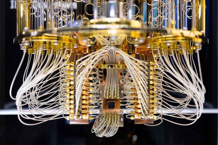 1600_Quantum_computing_feat