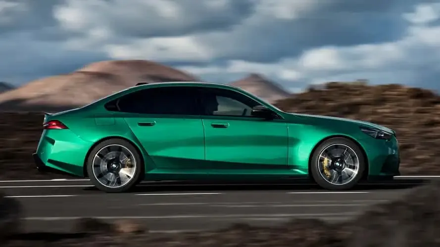 هیجان رانندگی با جدیدترین BMW M5 2024
