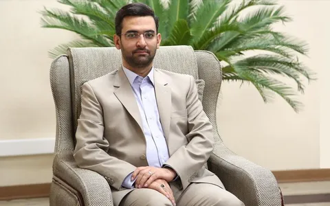آذری جهرمی: ۱۰۰ درصد شهروندان ایرانی به اینترنت متصل هستند