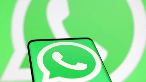 واتساپ پس از سال‌ها چندحساب کاربری را به آن هم فقط به آیفون می‌آورد