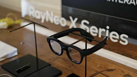 بررسی عینک واقعیت افزوده TCL RayNeo X3 Pro در MWC 2025؛ گامی به سوی آینده AR