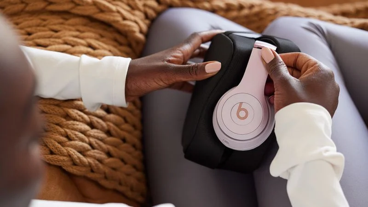 beats-solo-4-pink-case