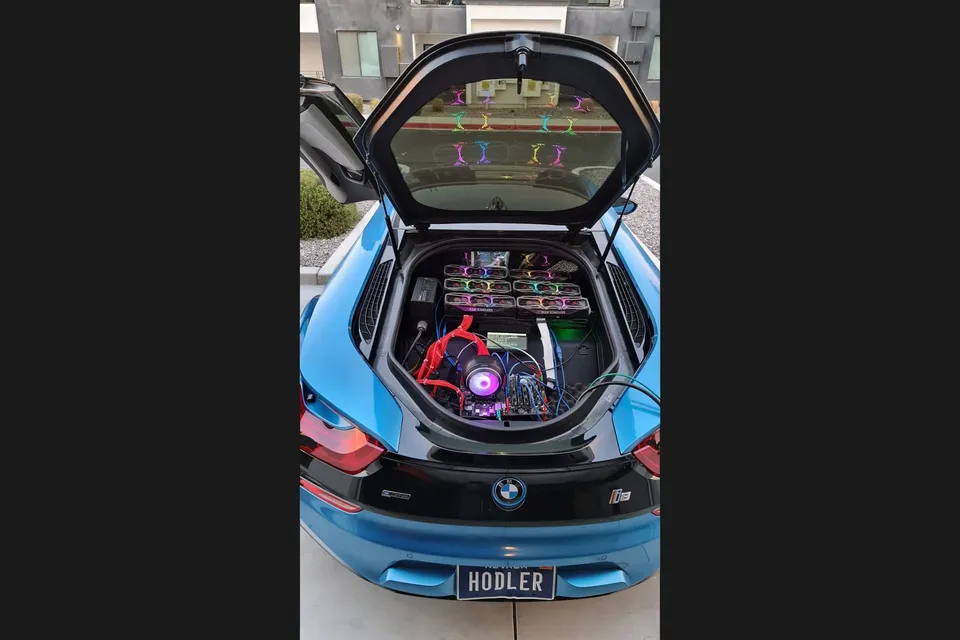 این BMW i8 مجهز به ۶ کارت گرافیک RTX 3080 برای استخراج رمزارز است