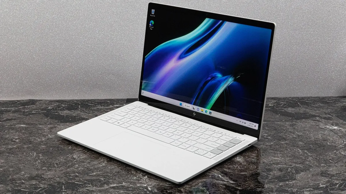بررسی لپ‌تاپ اچ‌پی Dragonfly Pro One-R7؛ زیبایی و عملکرد قدرتمند