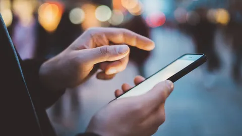 آذری جهرمی از امکان اتصال گوشی‌های 4G به اینترنت ماهواره‌ای استارلینک خبر داد