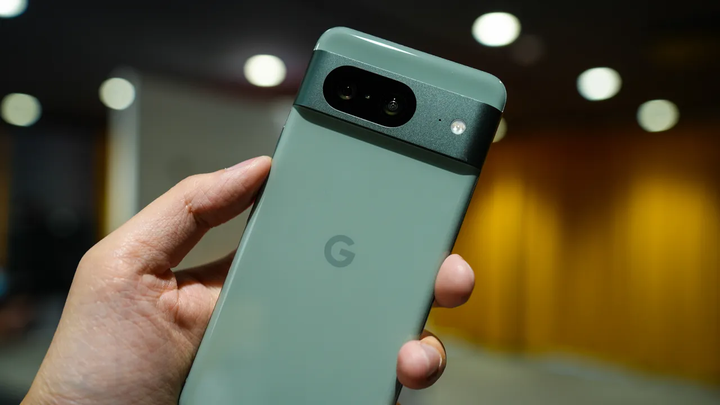 google-pixel-8-in-hand