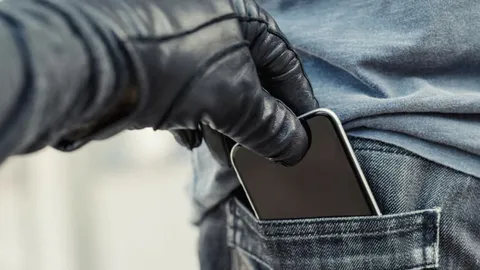 چگونه می‌توانیم اطلاعات یک گوشی اندرویدی که به سرقت رفته است، از راه دور پاک کنیم؟