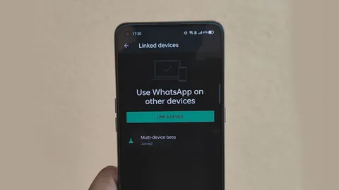 واتس‌اپ قابلیت استفاده از یک حساب کاربری روی چندین گوشی را نهایی می‌کند